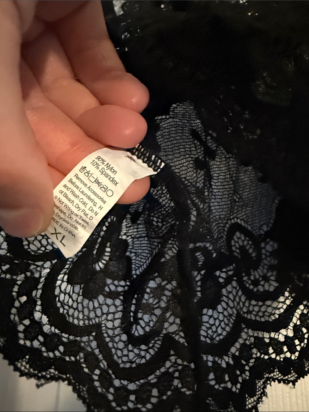 Cupshe Black Floral Lace V-Neck Bralette with Scalloped Trim - Picture 3 of 3